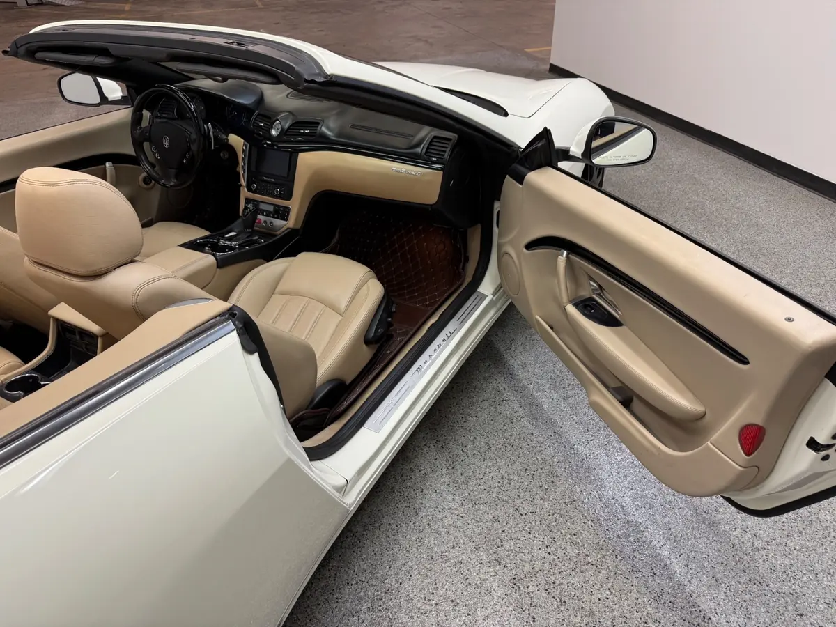Vehicle photo 32