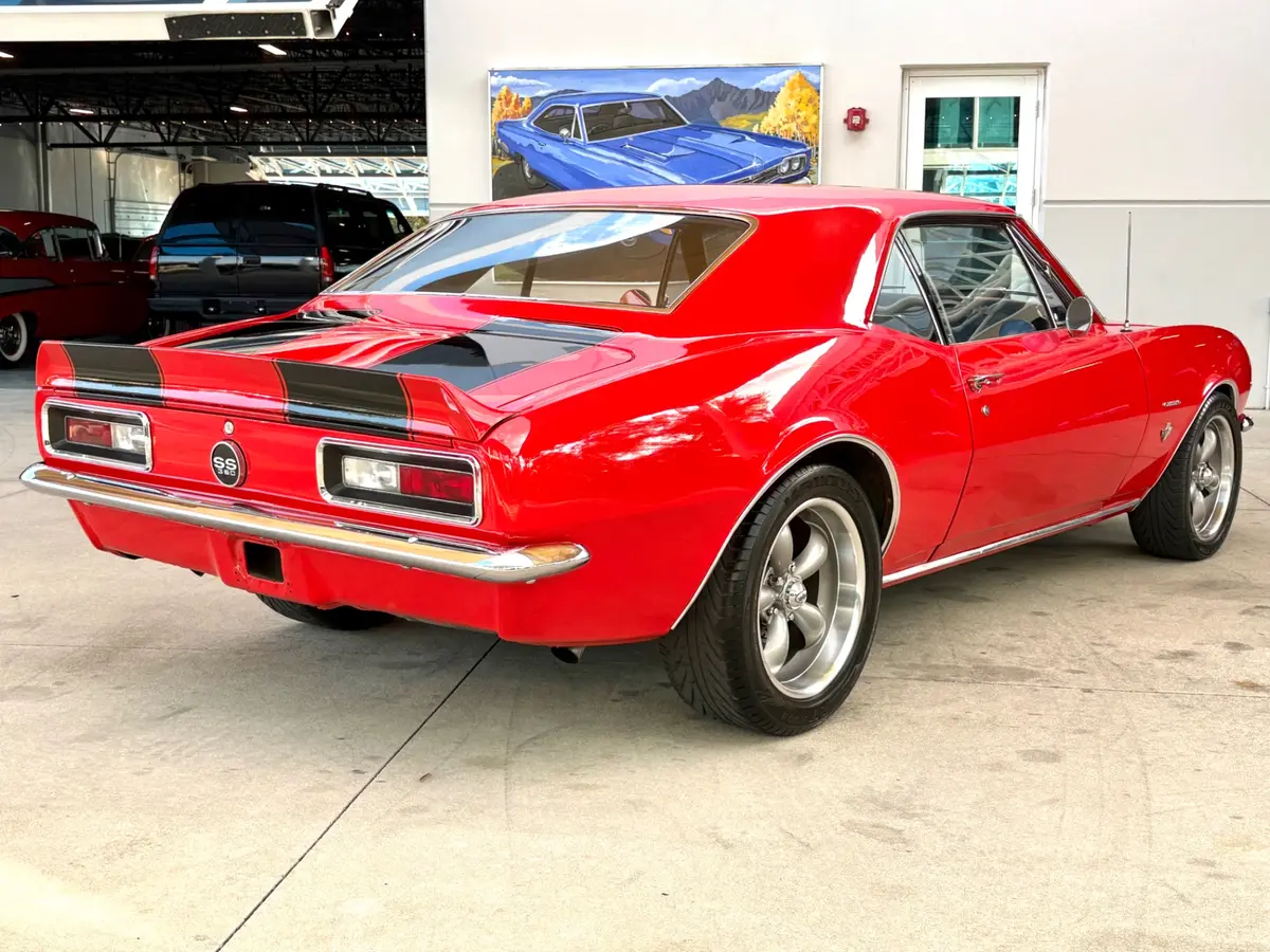 Vehicle photo 6