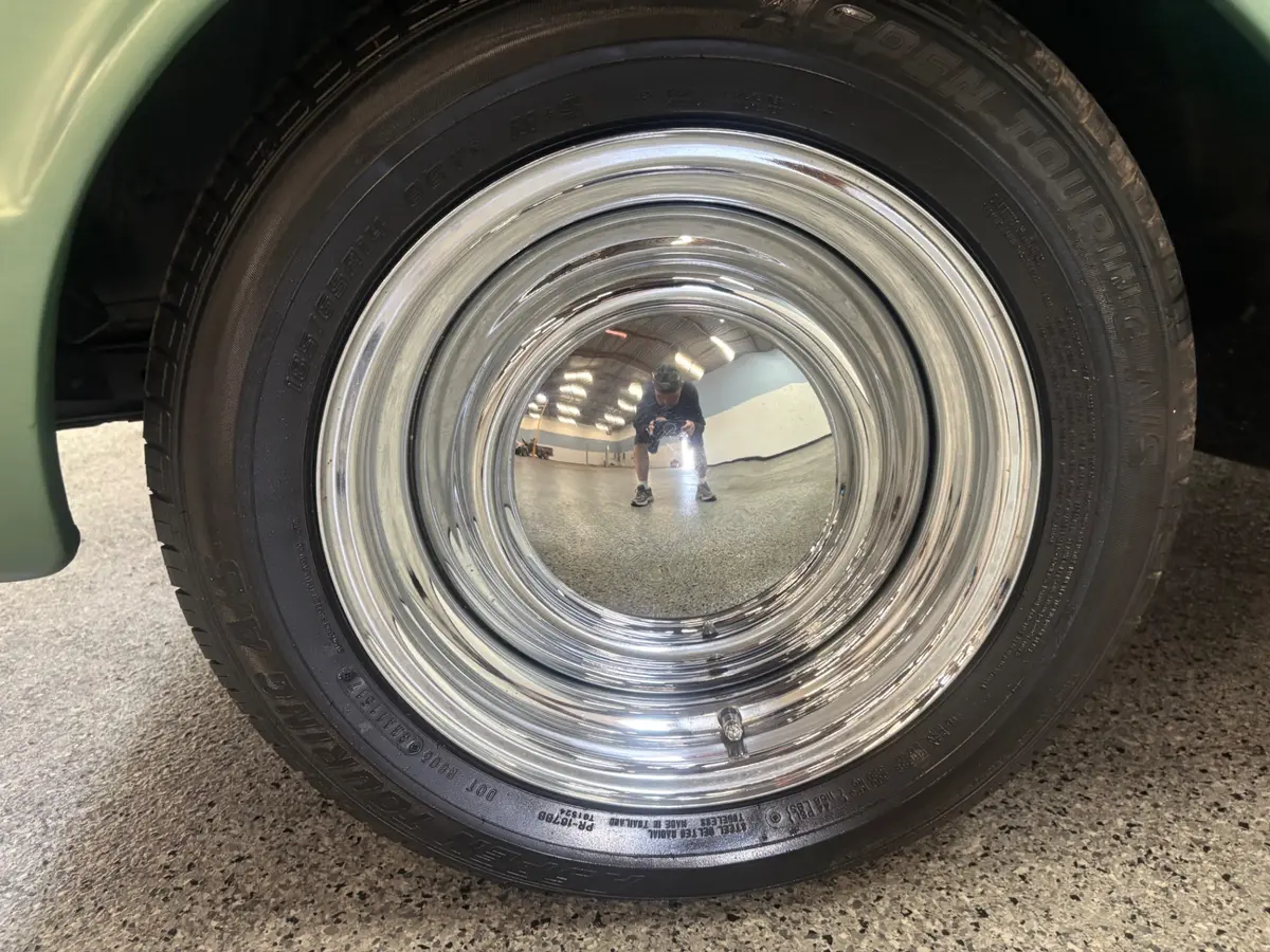 Vehicle photo 13