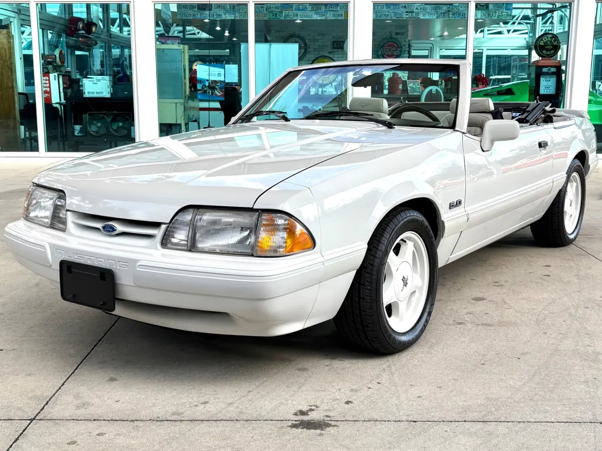 Vehicle photo 12