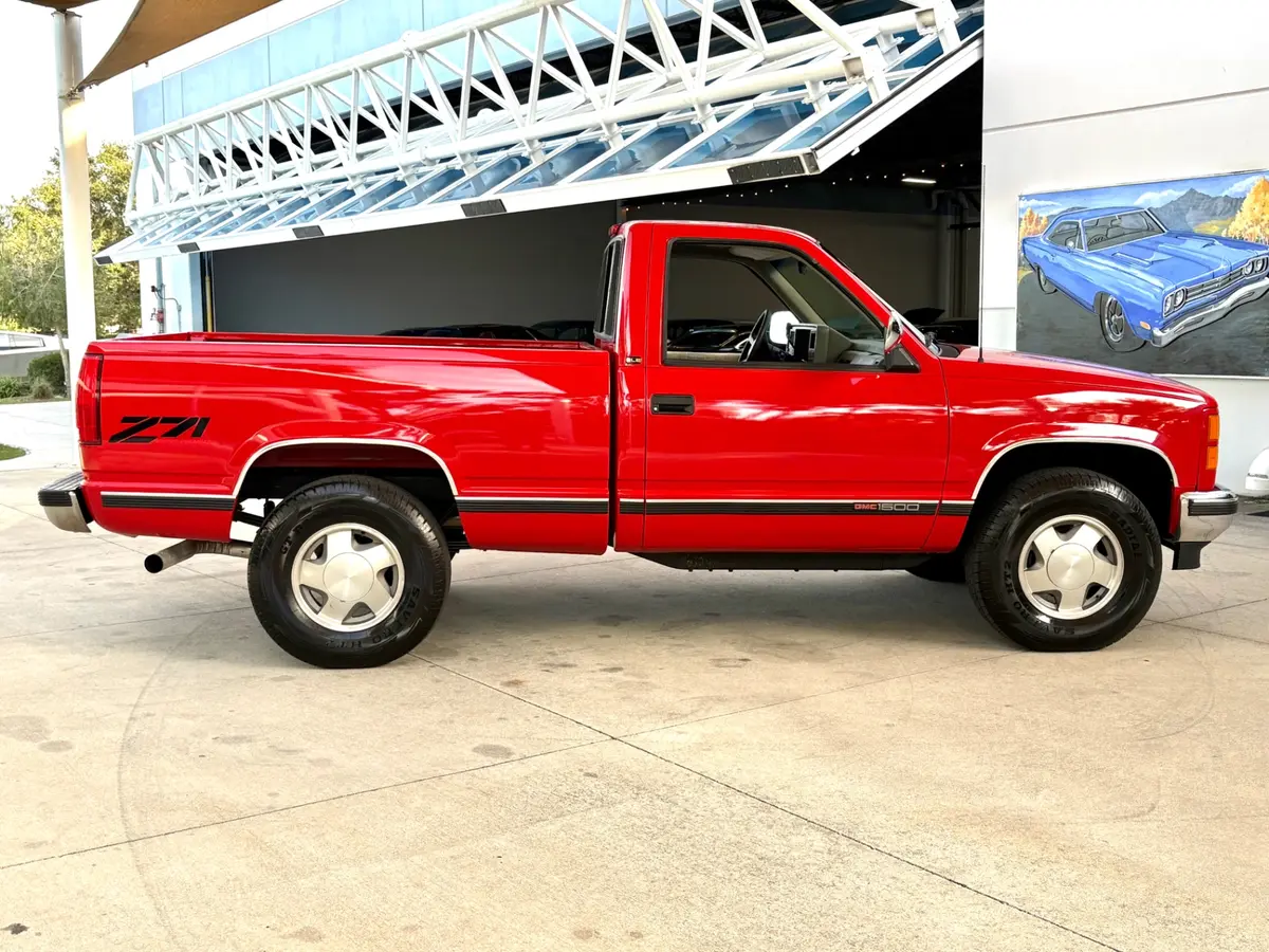 Vehicle photo 5