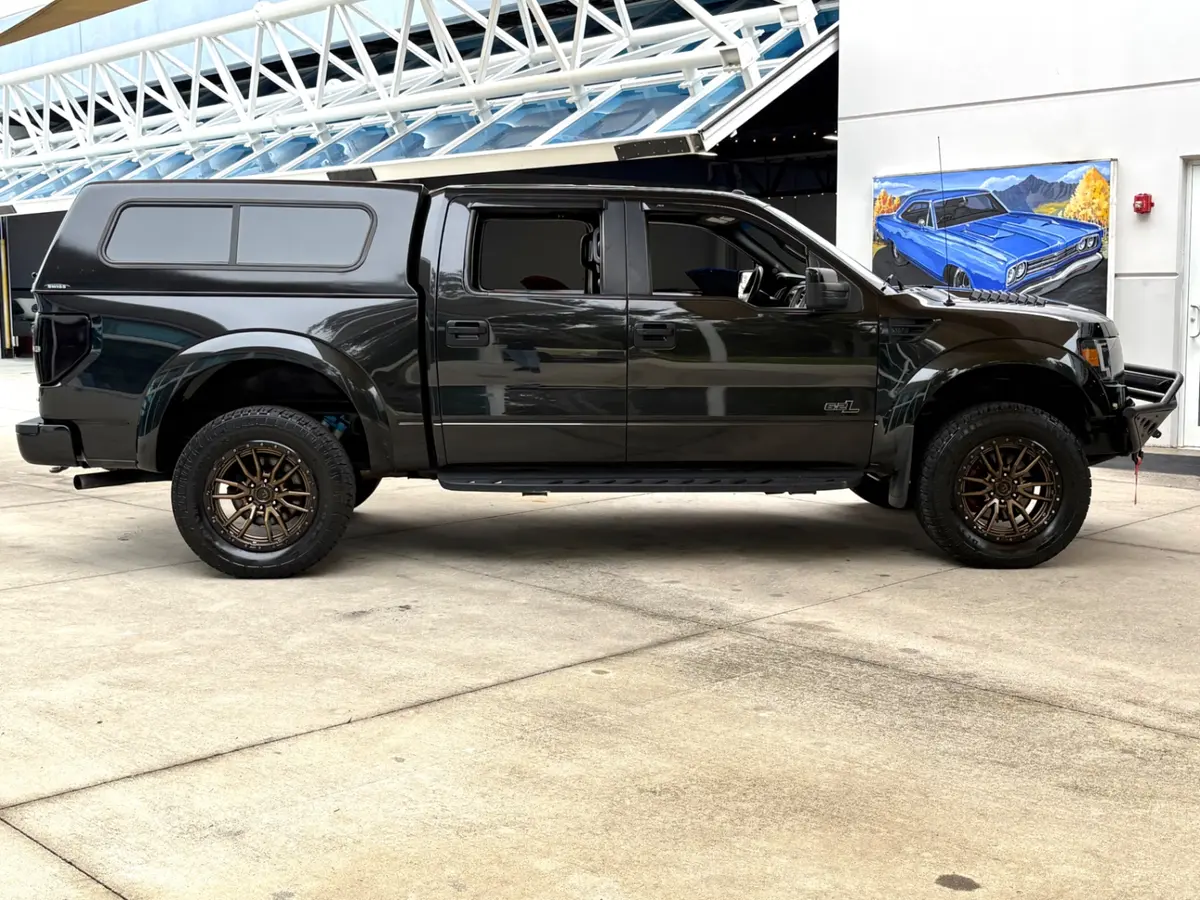 Vehicle photo 5