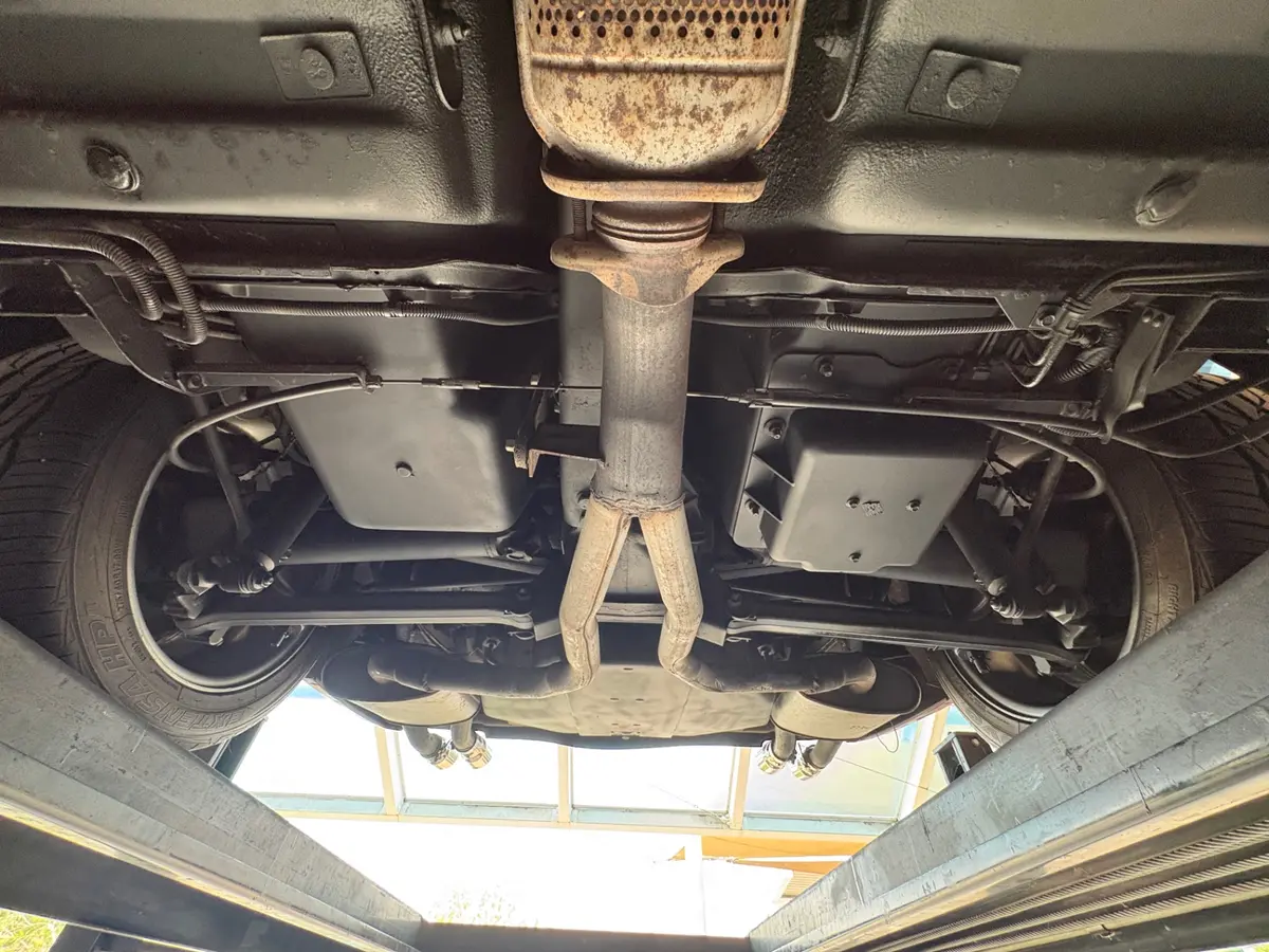 Vehicle photo 54