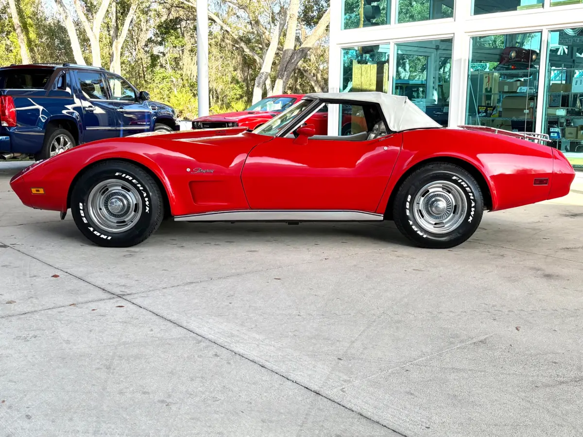 Vehicle photo 24