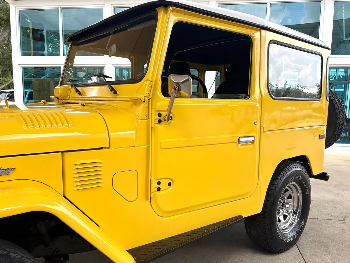 Vehicle photo 13