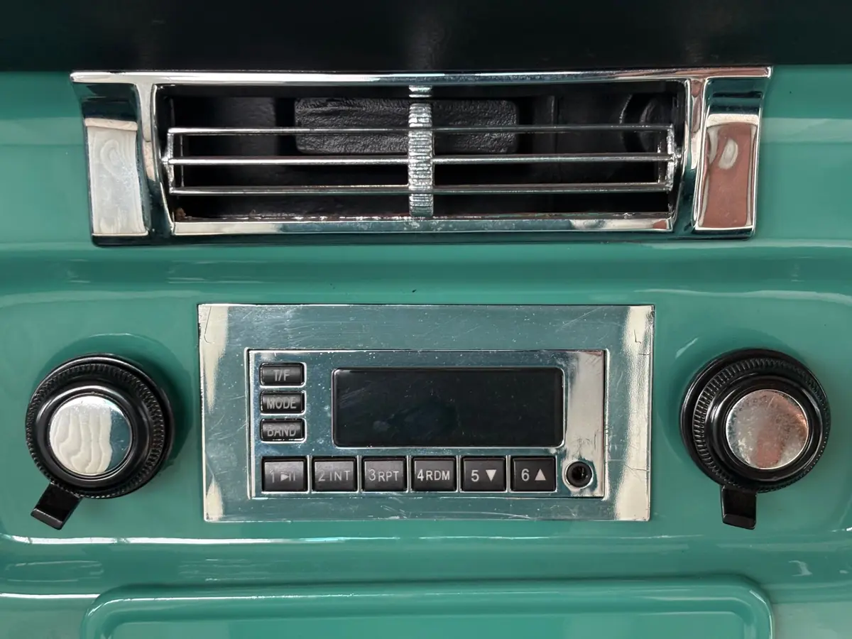 Vehicle photo 45