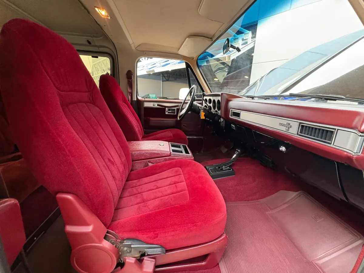 Vehicle photo 40