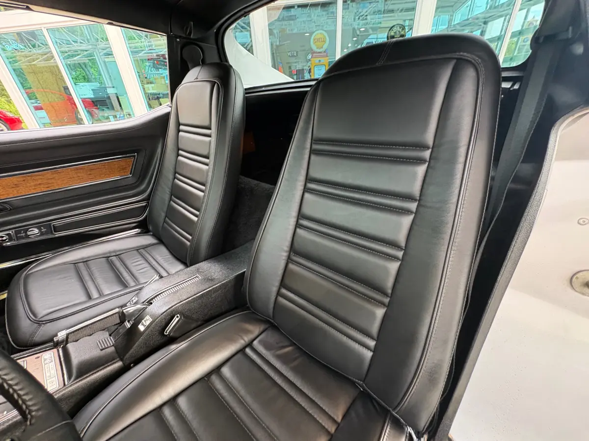 Vehicle photo 34
