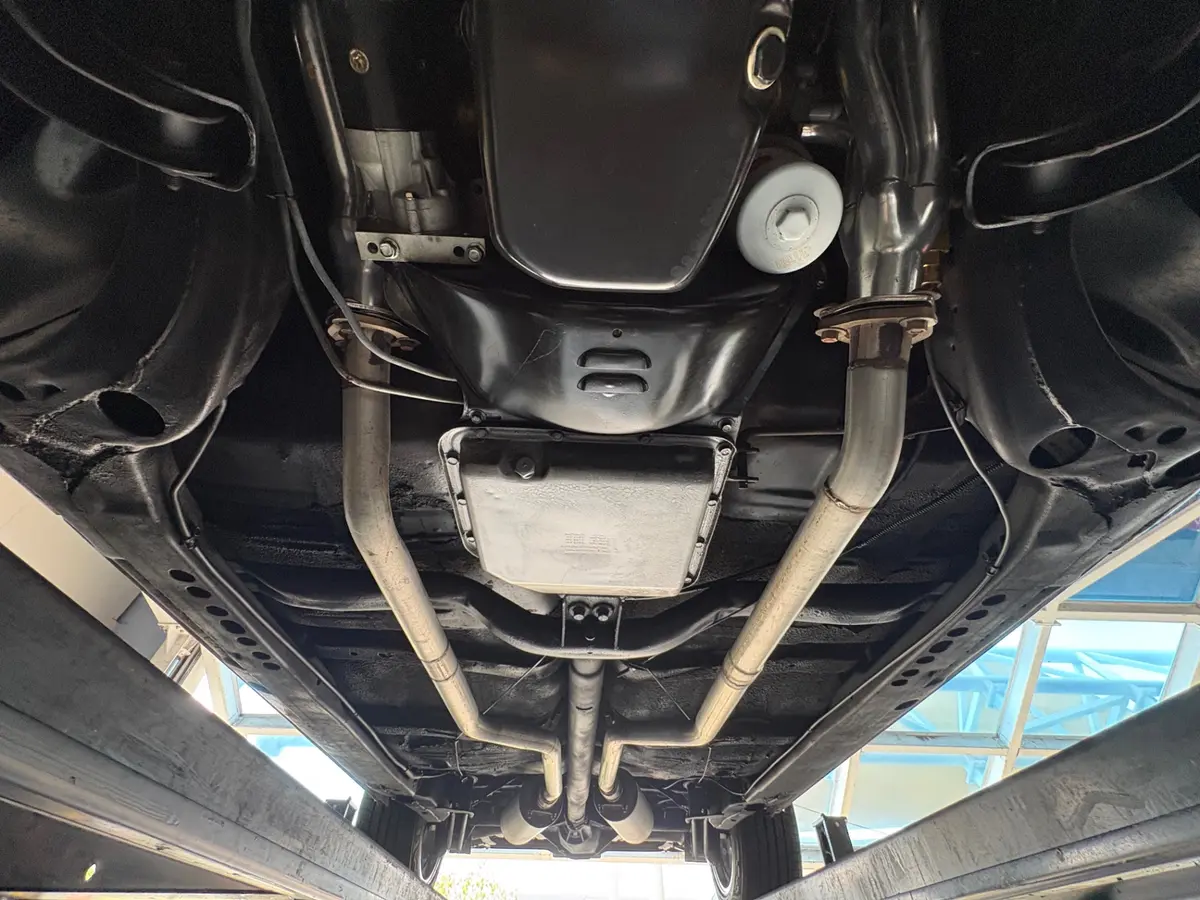 Vehicle photo 52