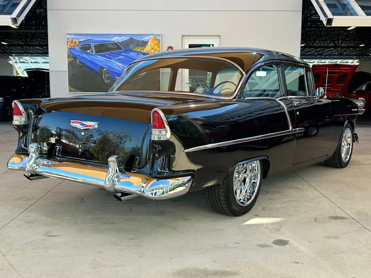 Vehicle photo 5