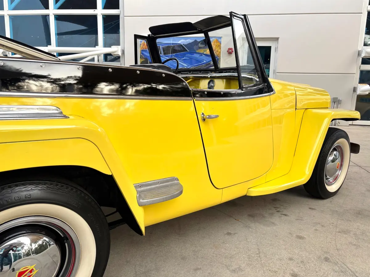 Vehicle photo 17