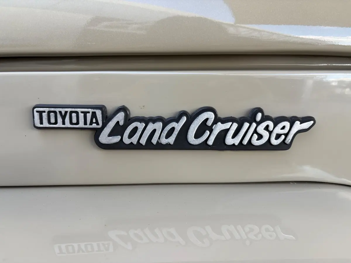Vehicle photo 22