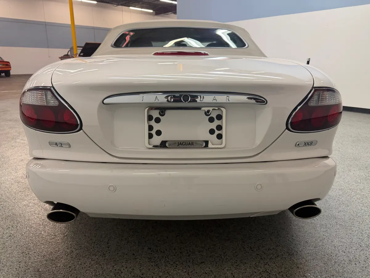 Vehicle photo 6