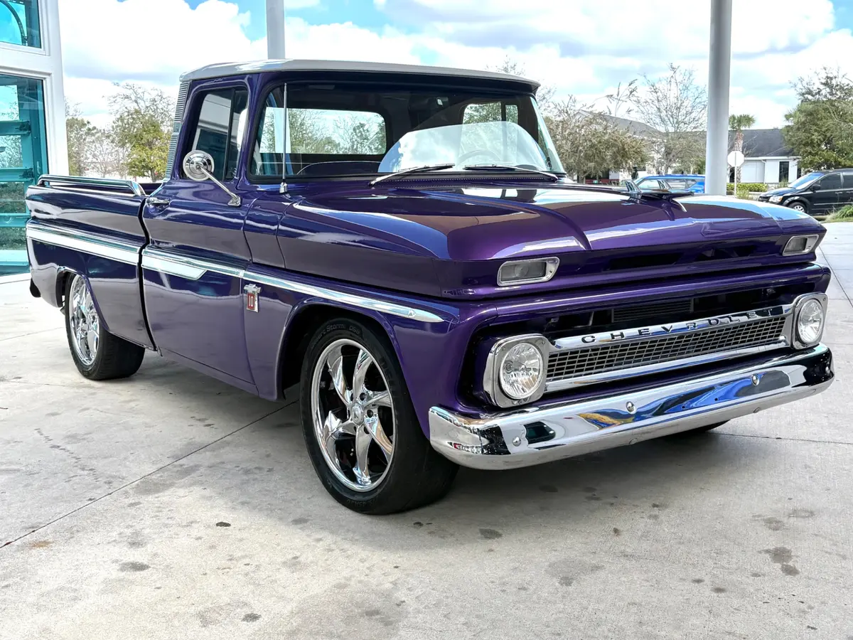 Vehicle photo 4