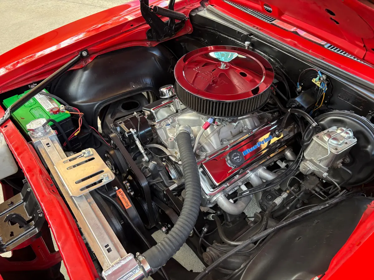 Vehicle photo 30
