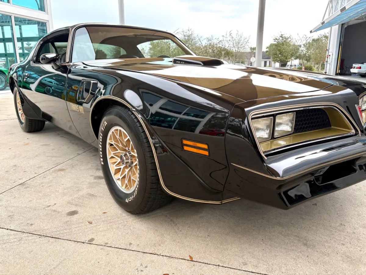 Vehicle photo 20