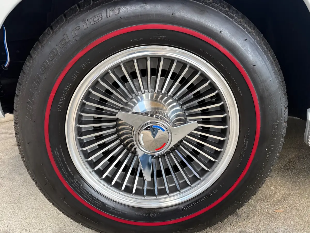 Vehicle photo 27