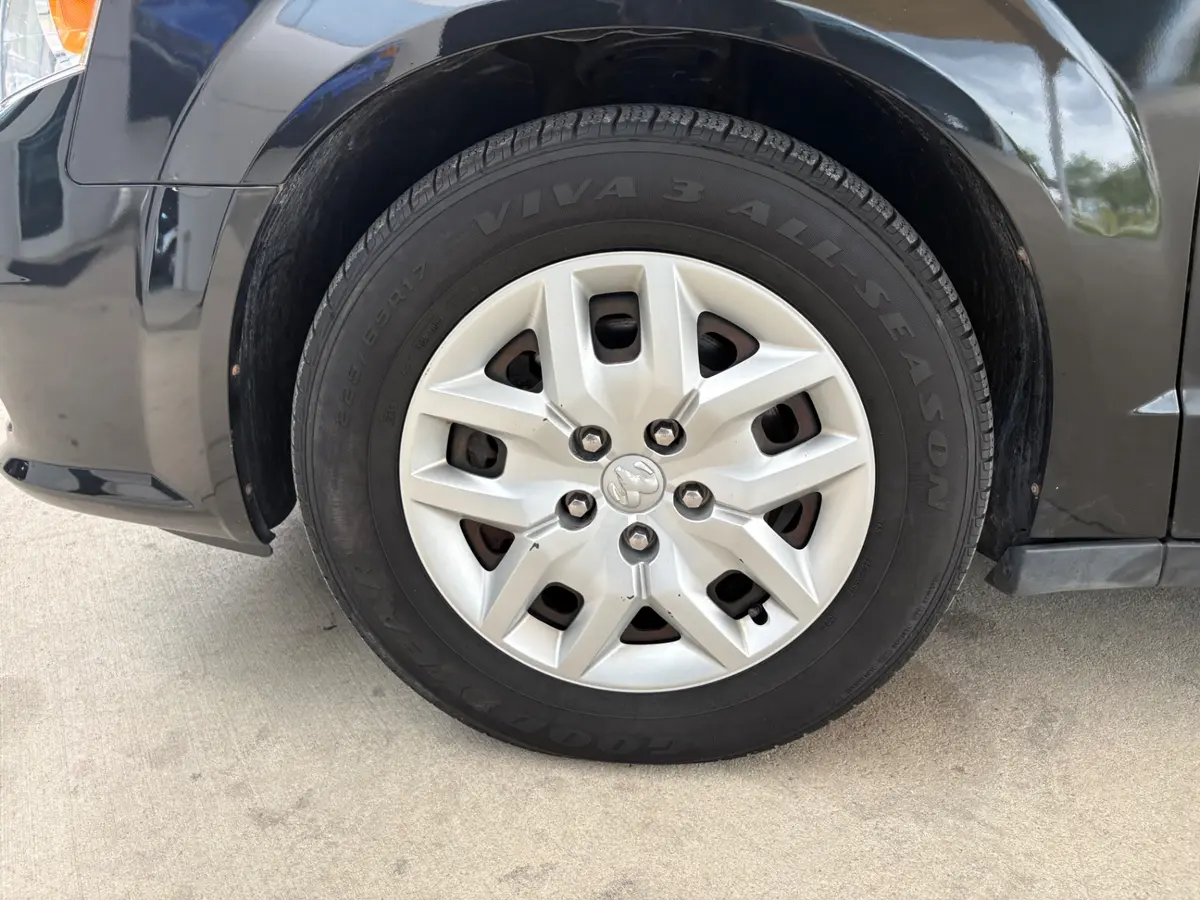 Vehicle photo 21