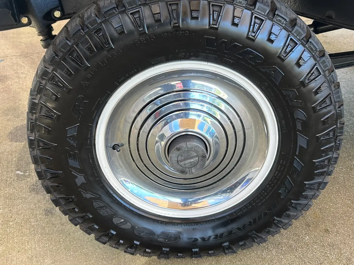 Vehicle photo 11