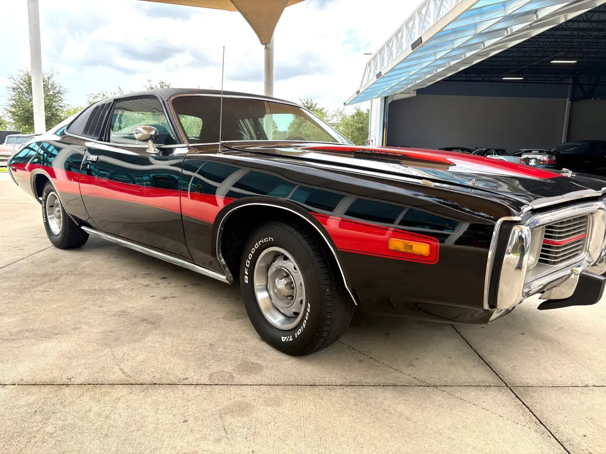 Vehicle photo 19