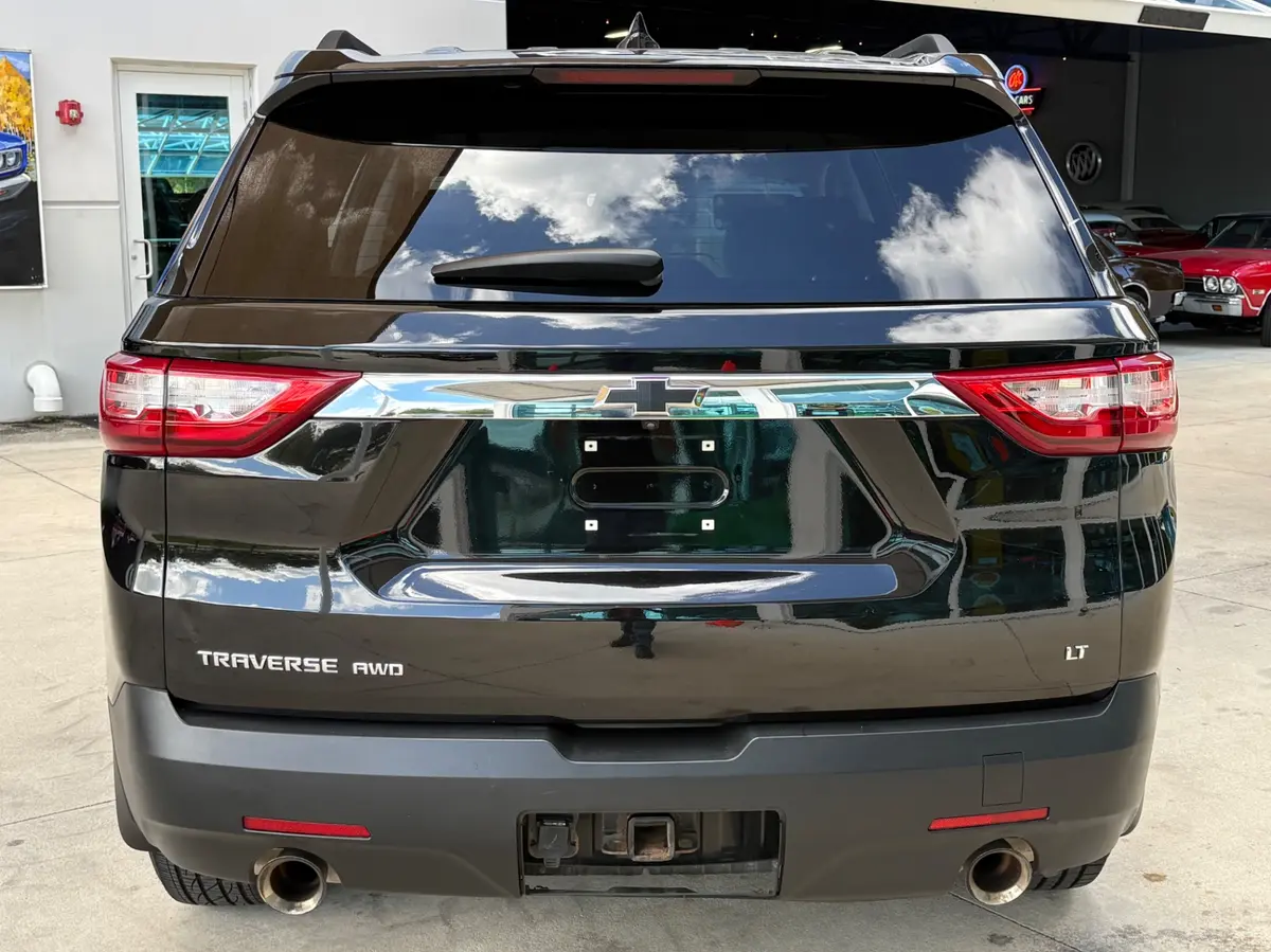 Vehicle photo 7