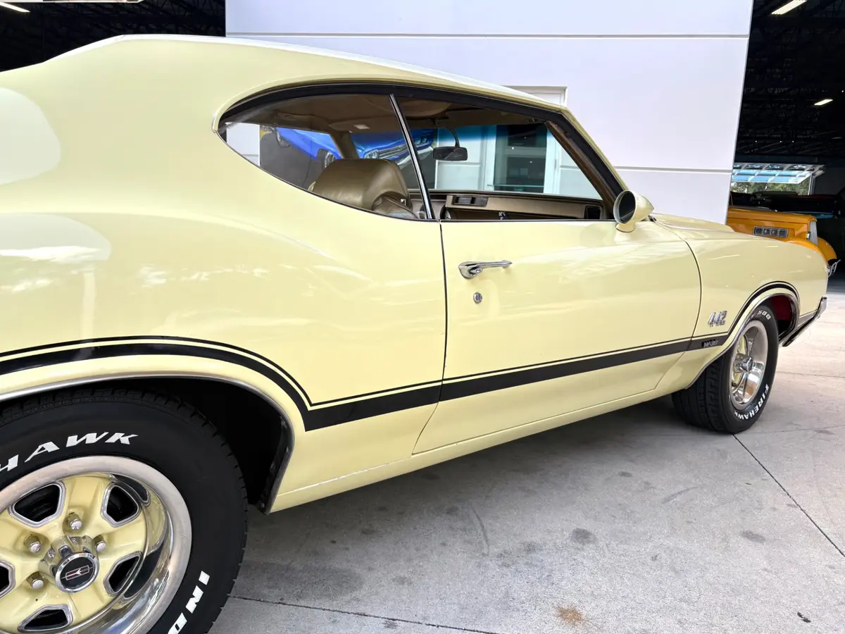Vehicle photo 17