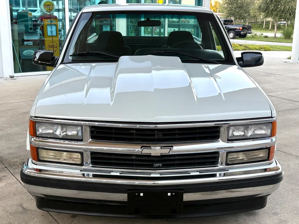 Vehicle photo 3
