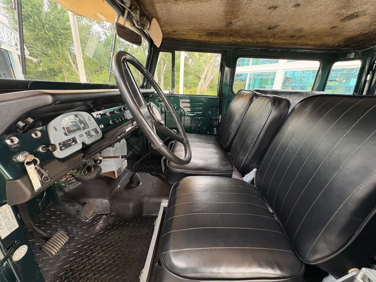 Vehicle photo 33