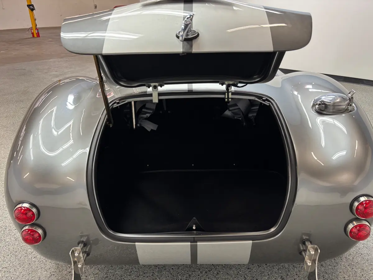 Vehicle photo 14