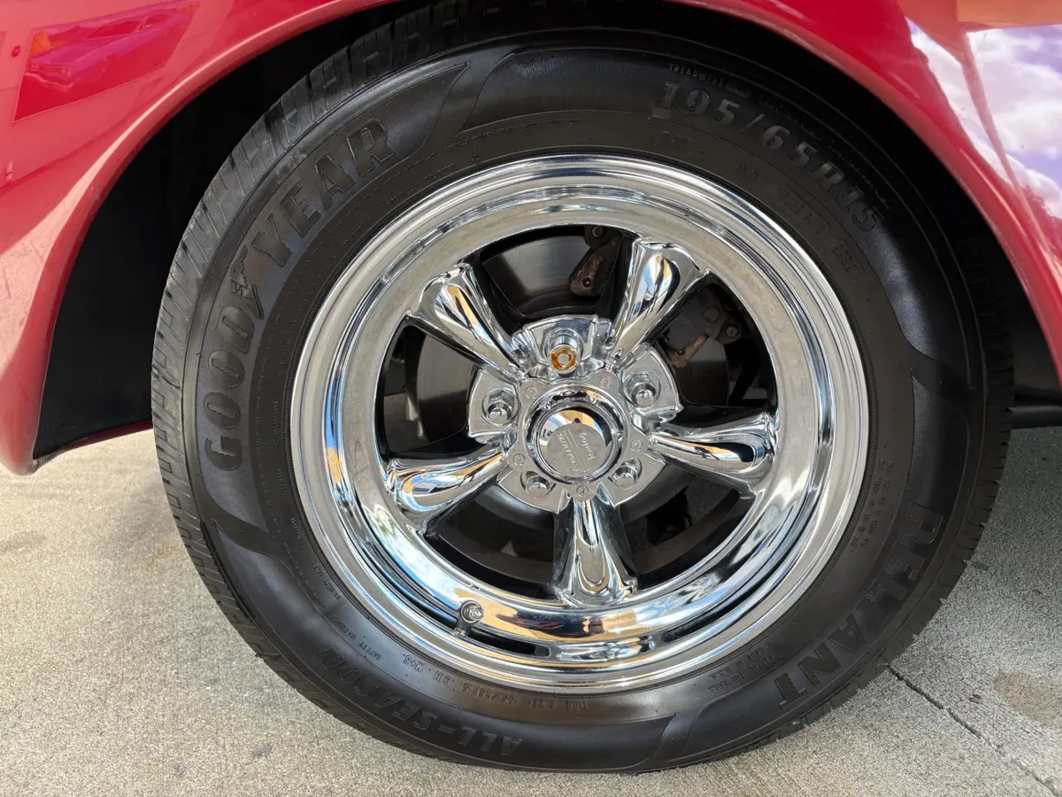 Vehicle photo 19