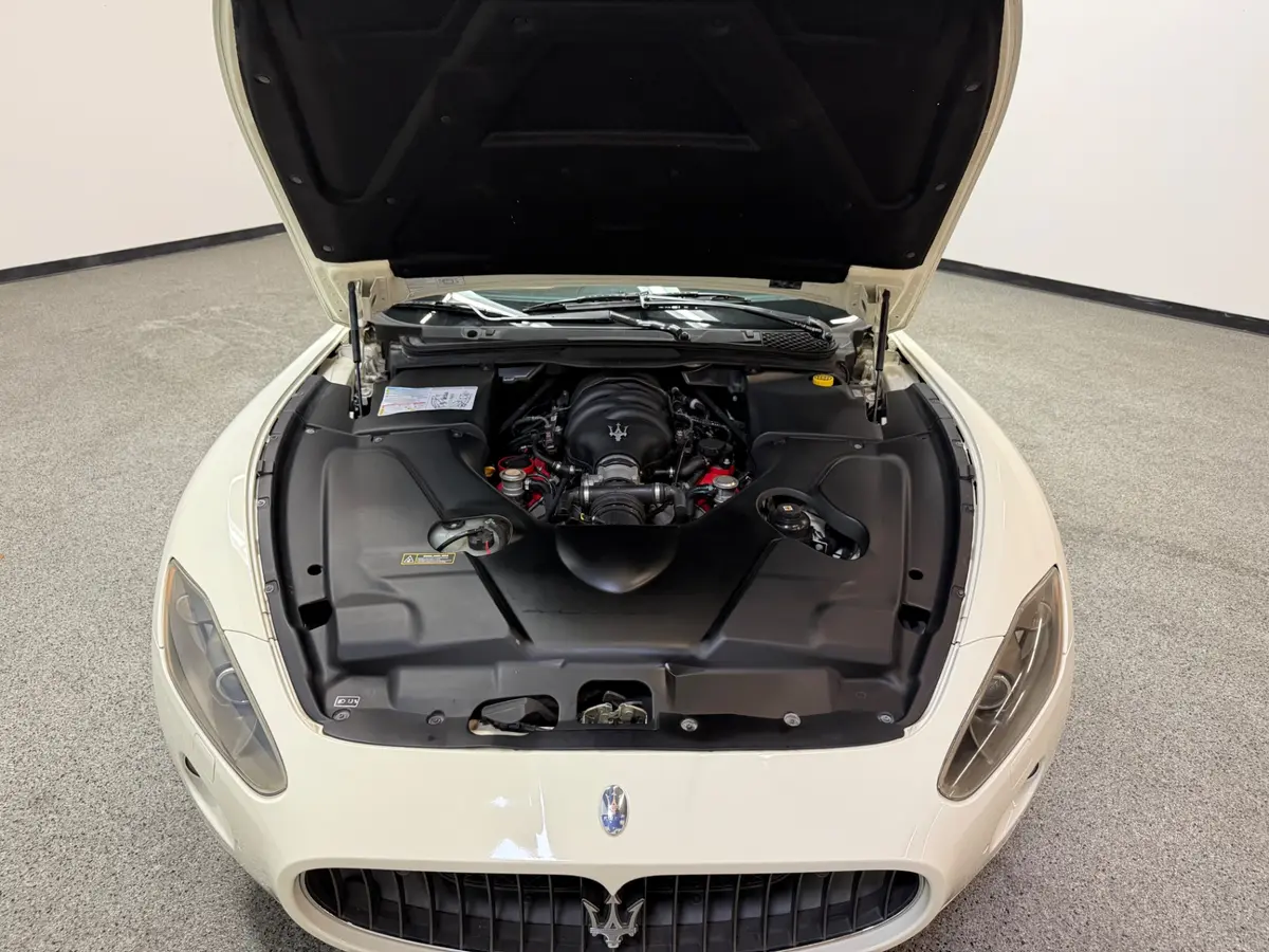 Vehicle photo 17