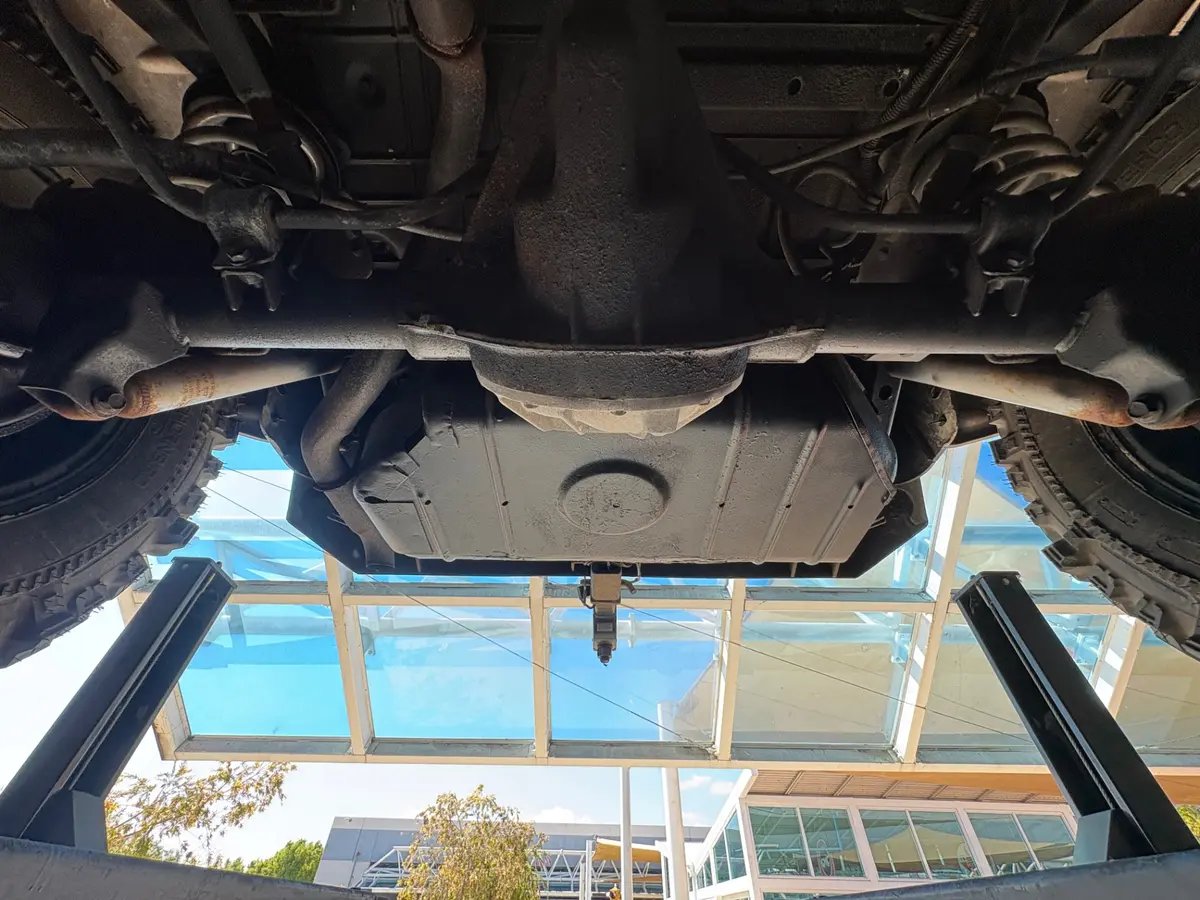 Vehicle photo 54