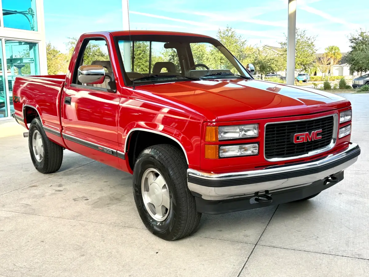 Vehicle photo 4