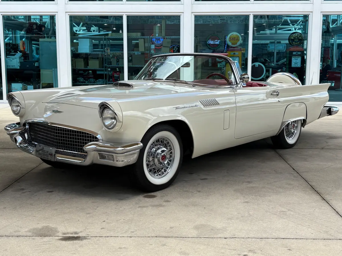 Vehicle photo 11