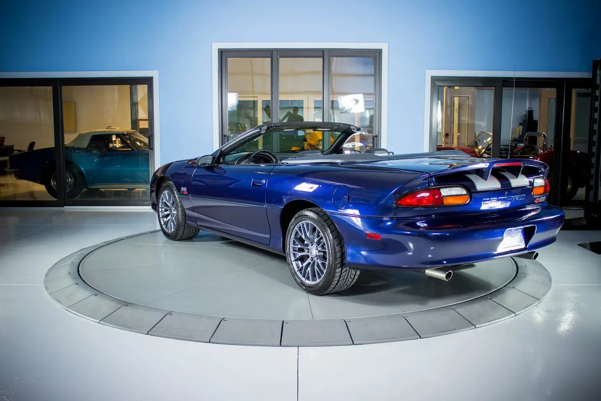 Vehicle photo 12