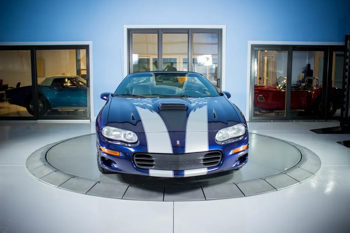 Vehicle photo 17