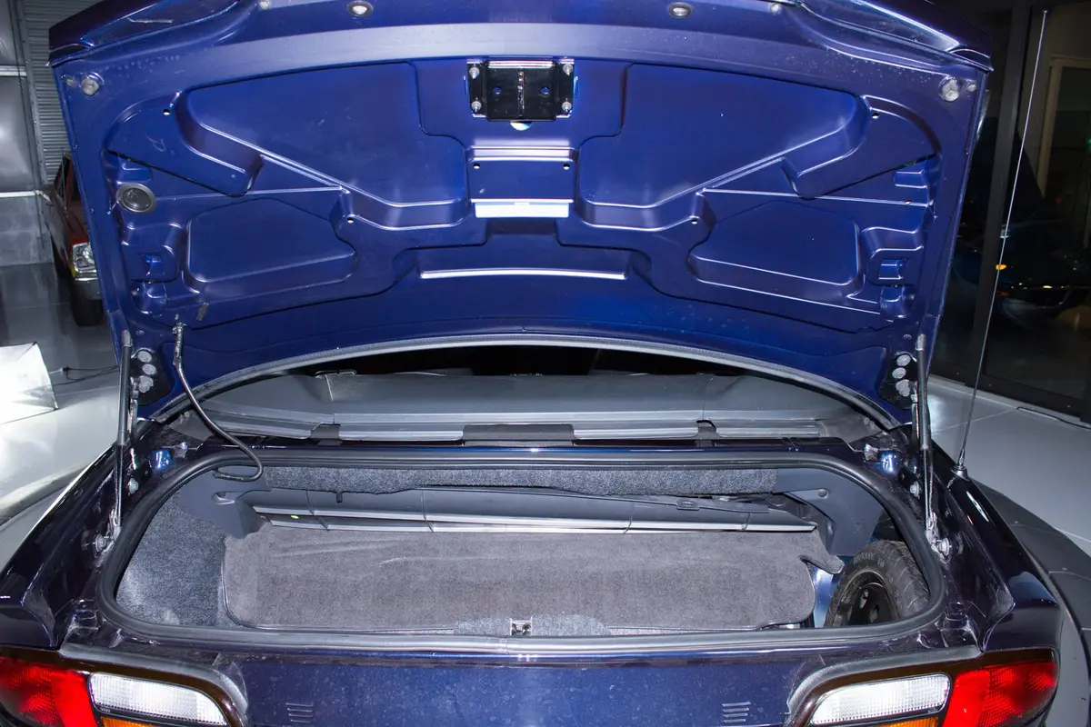 Vehicle photo 18