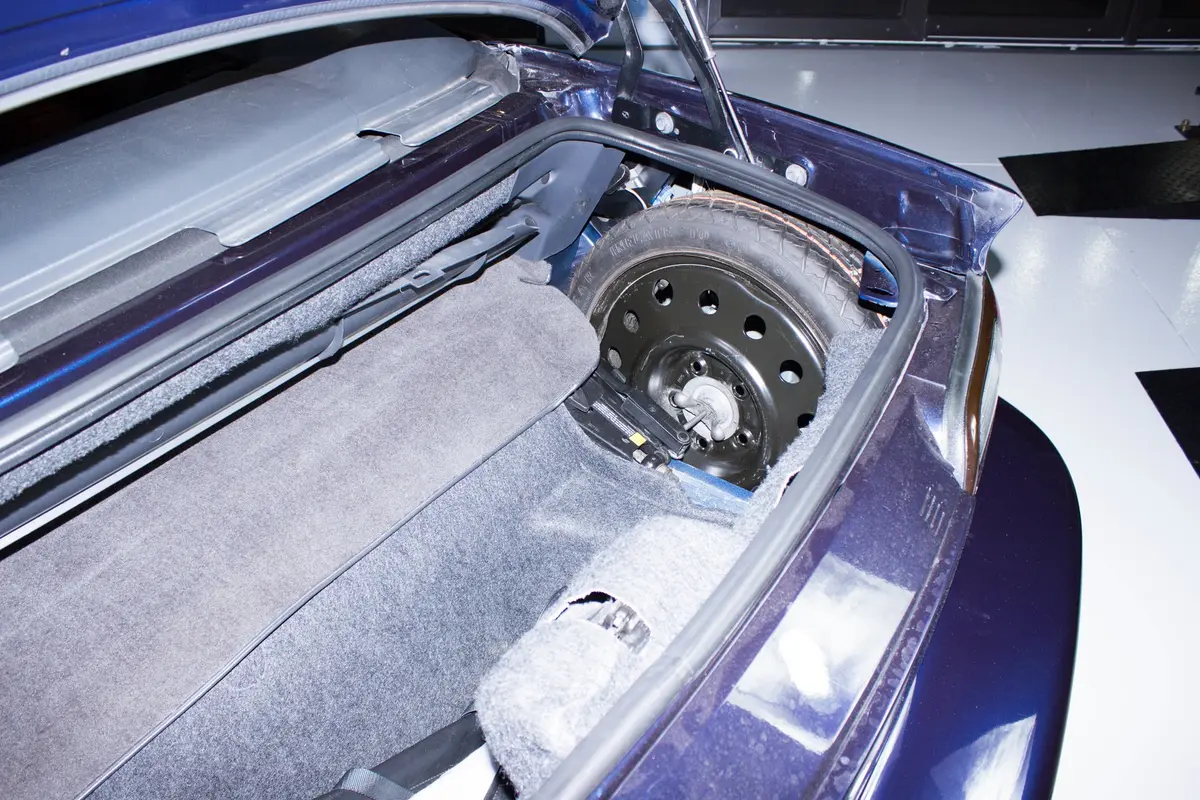 Vehicle photo 19