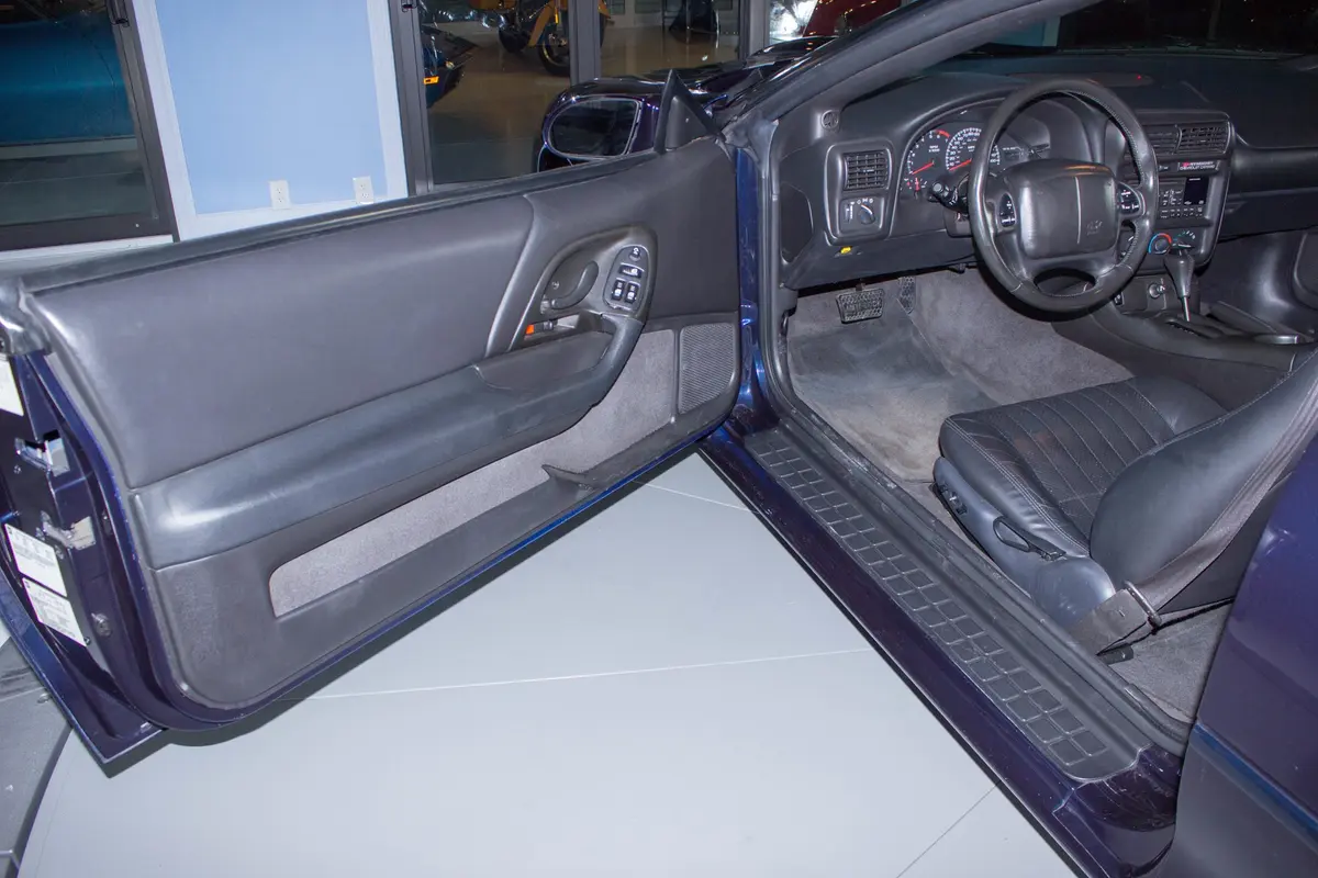 Vehicle photo 22