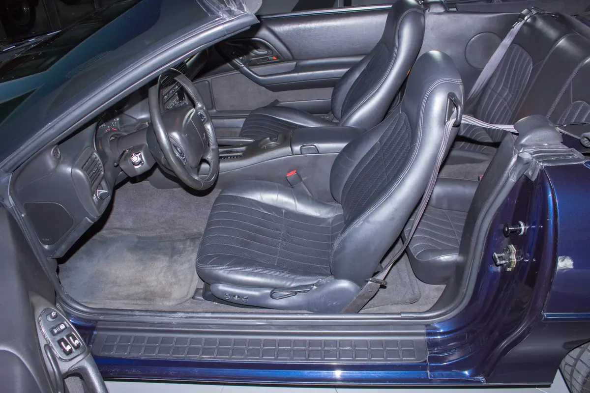 Vehicle photo 26