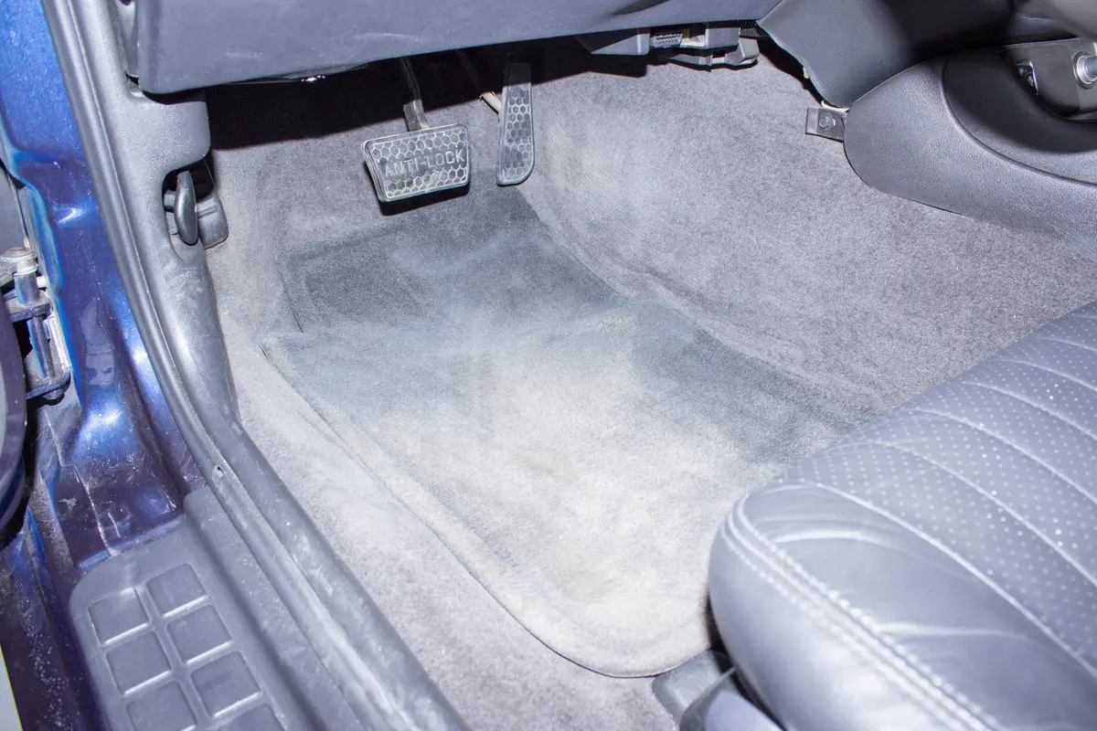 Vehicle photo 28