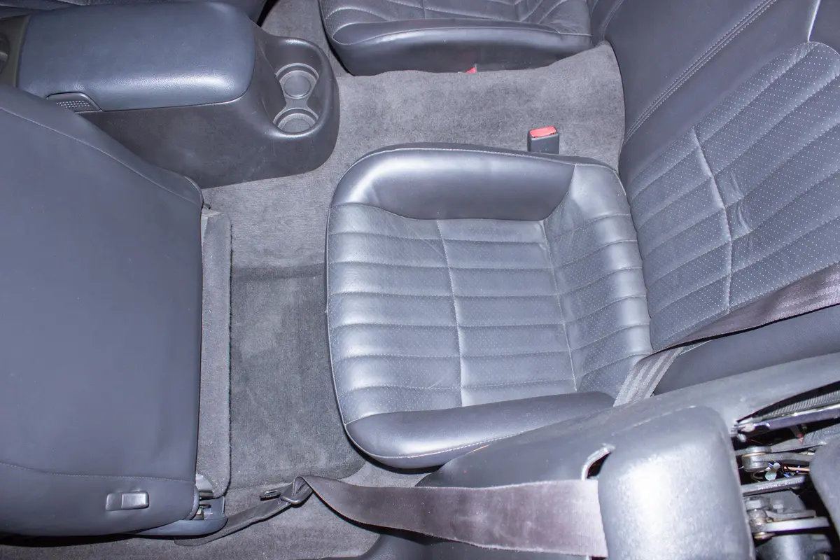 Vehicle photo 30