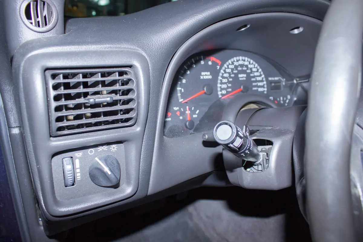 Vehicle photo 32