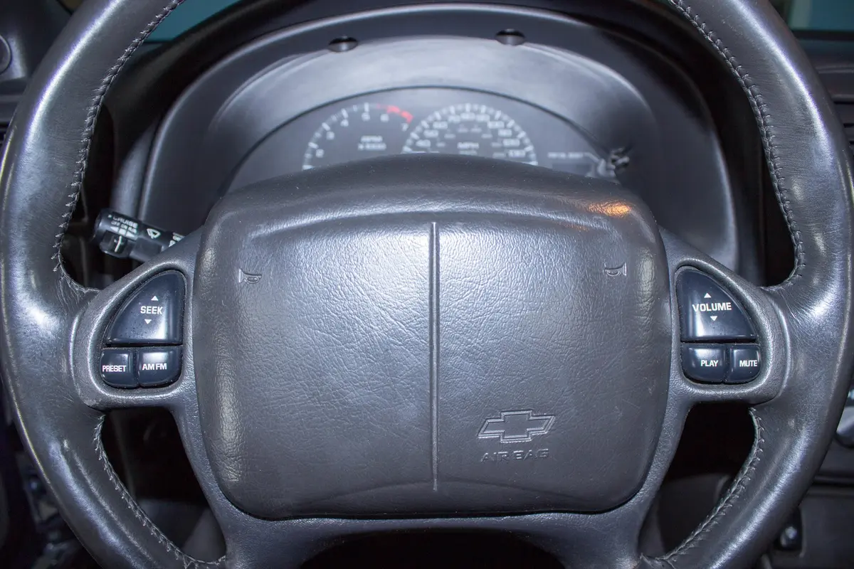 Vehicle photo 33