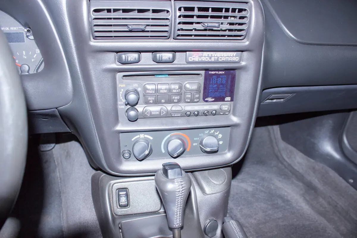 Vehicle photo 35