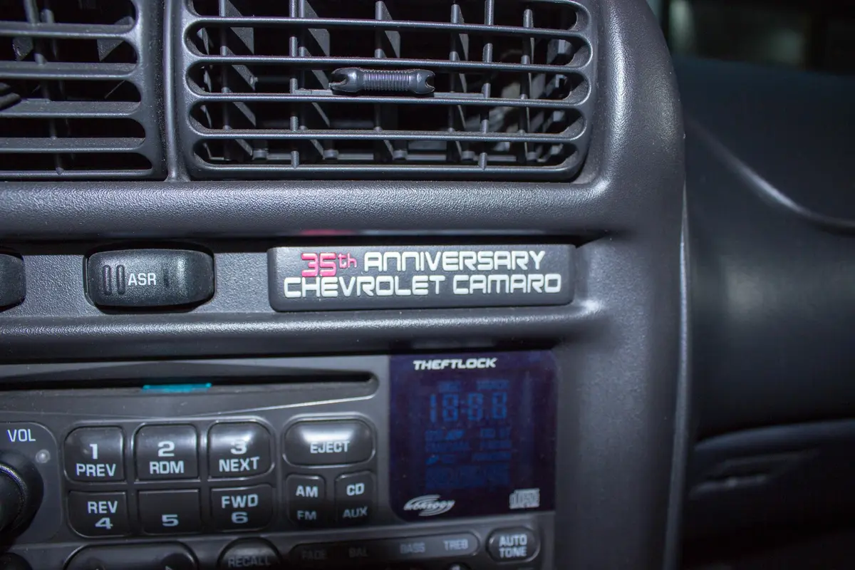 Vehicle photo 37
