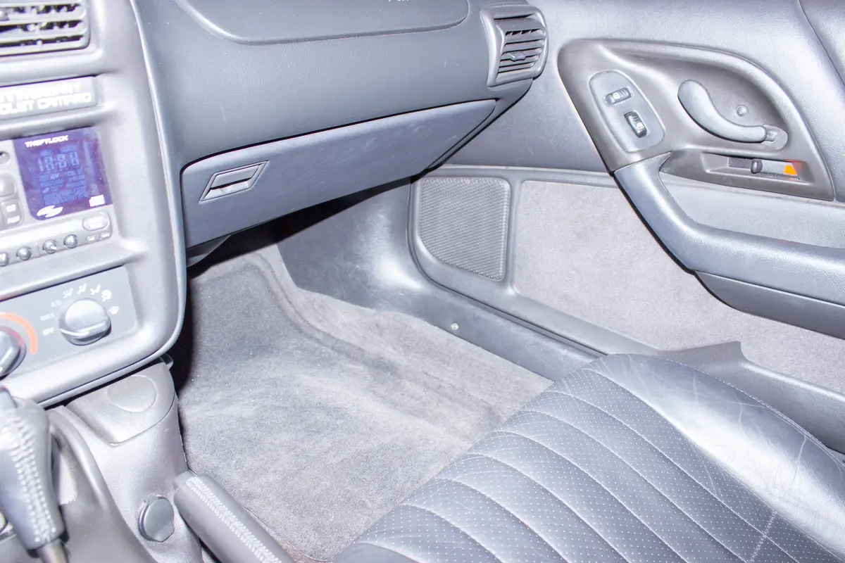 Vehicle photo 38