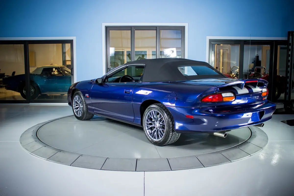 Vehicle photo 4