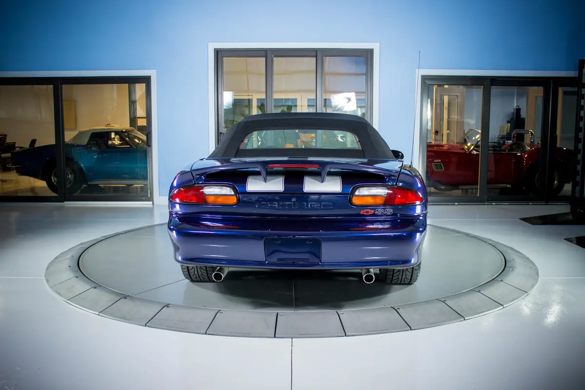 Vehicle photo 5