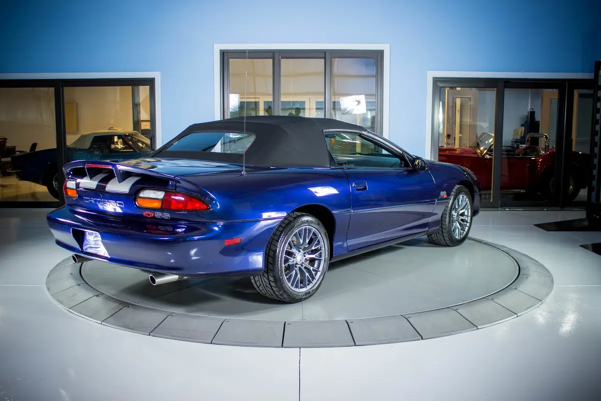 Vehicle photo 6